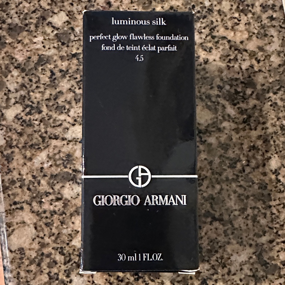 Giorgio Armani Luminous Silk Foundation - 4.5 tint New in box! - Picture 3 of 7